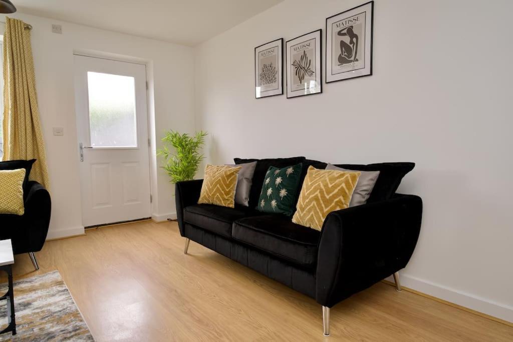 Villa Highley'S Nest - Fully Furnished Gem, Free Private Parking, Sky Tv & Netflix Coventry Esterno foto