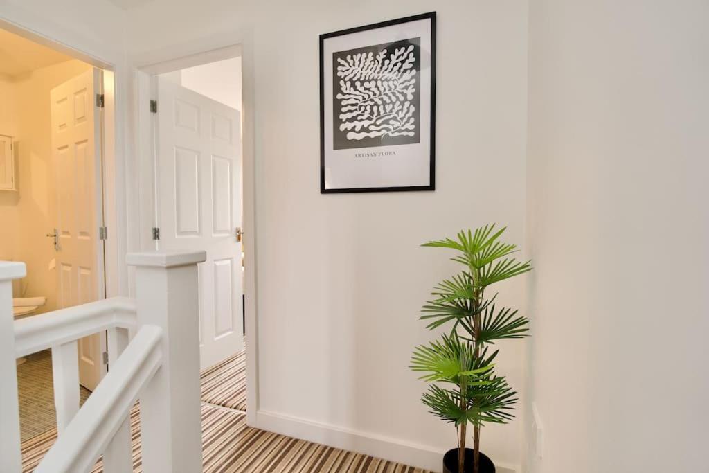Villa Highley'S Nest - Fully Furnished Gem, Free Private Parking, Sky Tv & Netflix Coventry Esterno foto