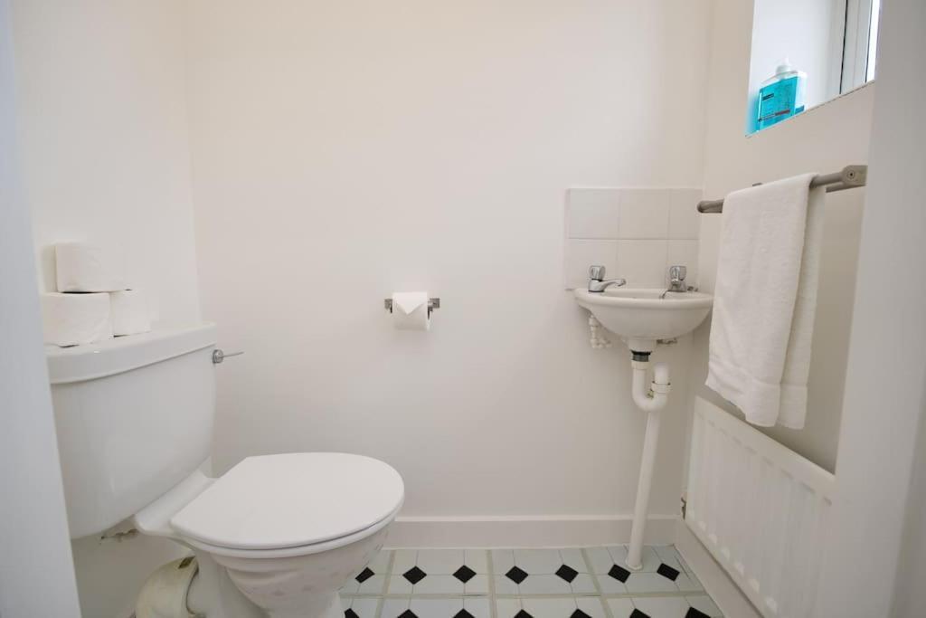 Villa Highley'S Nest - Fully Furnished Gem, Free Private Parking, Sky Tv & Netflix Coventry Esterno foto