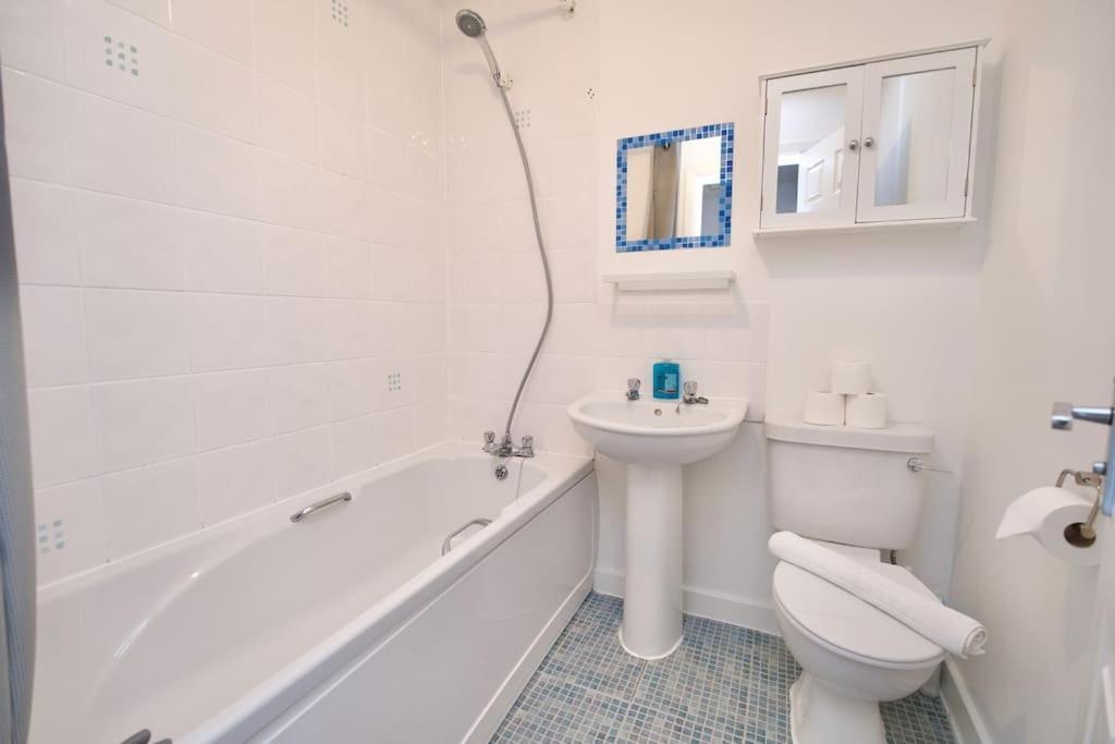 Villa Highley'S Nest - Fully Furnished Gem, Free Private Parking, Sky Tv & Netflix Coventry Esterno foto