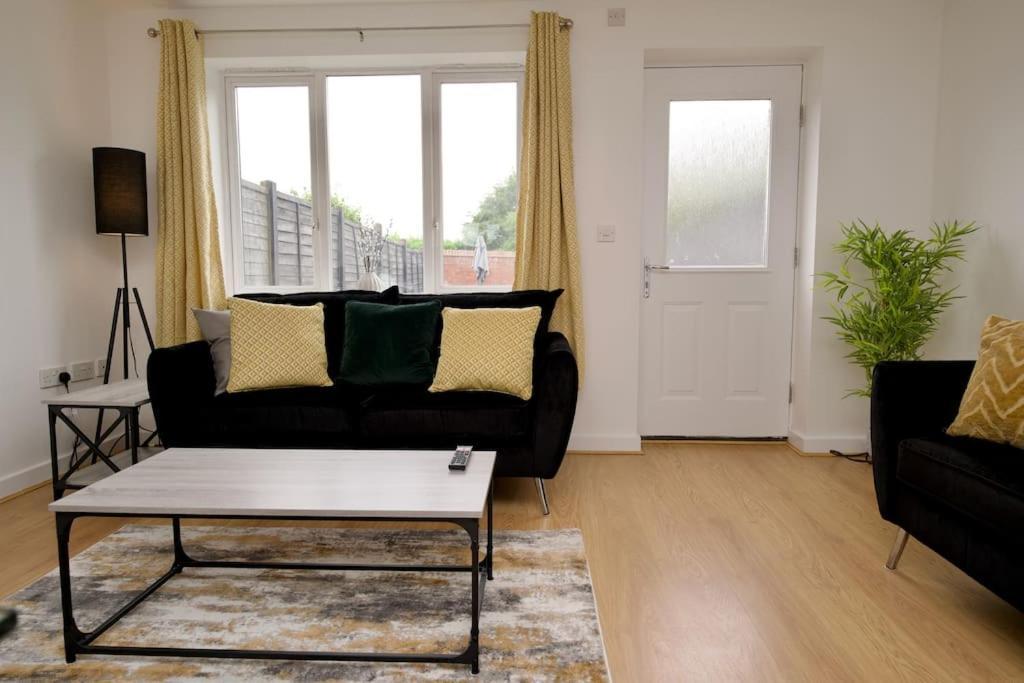Villa Highley'S Nest - Fully Furnished Gem, Free Private Parking, Sky Tv & Netflix Coventry Esterno foto