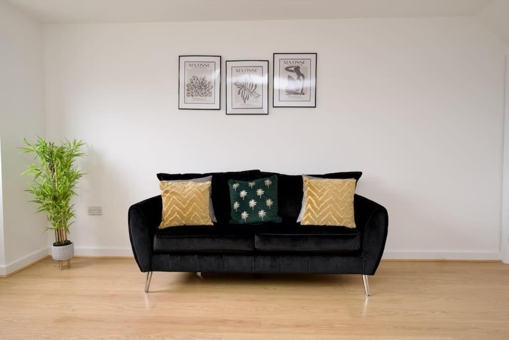 Villa Highley'S Nest - Fully Furnished Gem, Free Private Parking, Sky Tv & Netflix Coventry Esterno foto