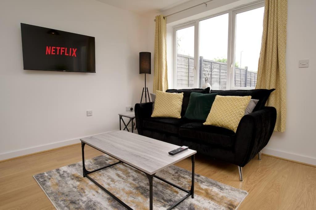 Villa Highley'S Nest - Fully Furnished Gem, Free Private Parking, Sky Tv & Netflix Coventry Esterno foto