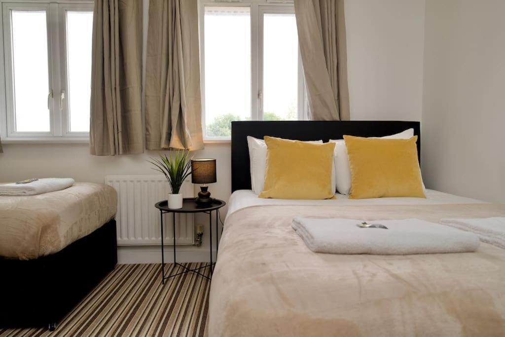 Villa Highley'S Nest - Fully Furnished Gem, Free Private Parking, Sky Tv & Netflix Coventry Esterno foto