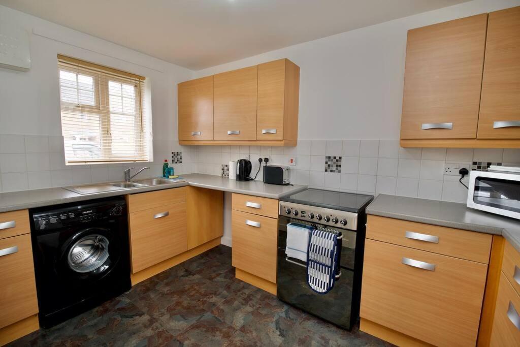 Villa Highley'S Nest - Fully Furnished Gem, Free Private Parking, Sky Tv & Netflix Coventry Esterno foto