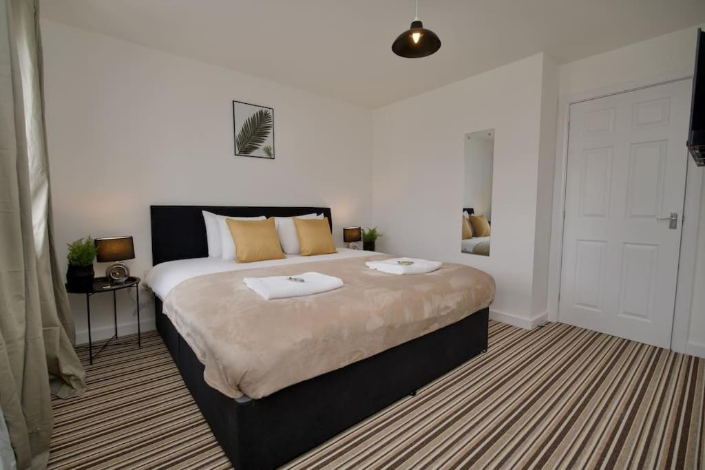 Villa Highley'S Nest - Fully Furnished Gem, Free Private Parking, Sky Tv & Netflix Coventry Esterno foto
