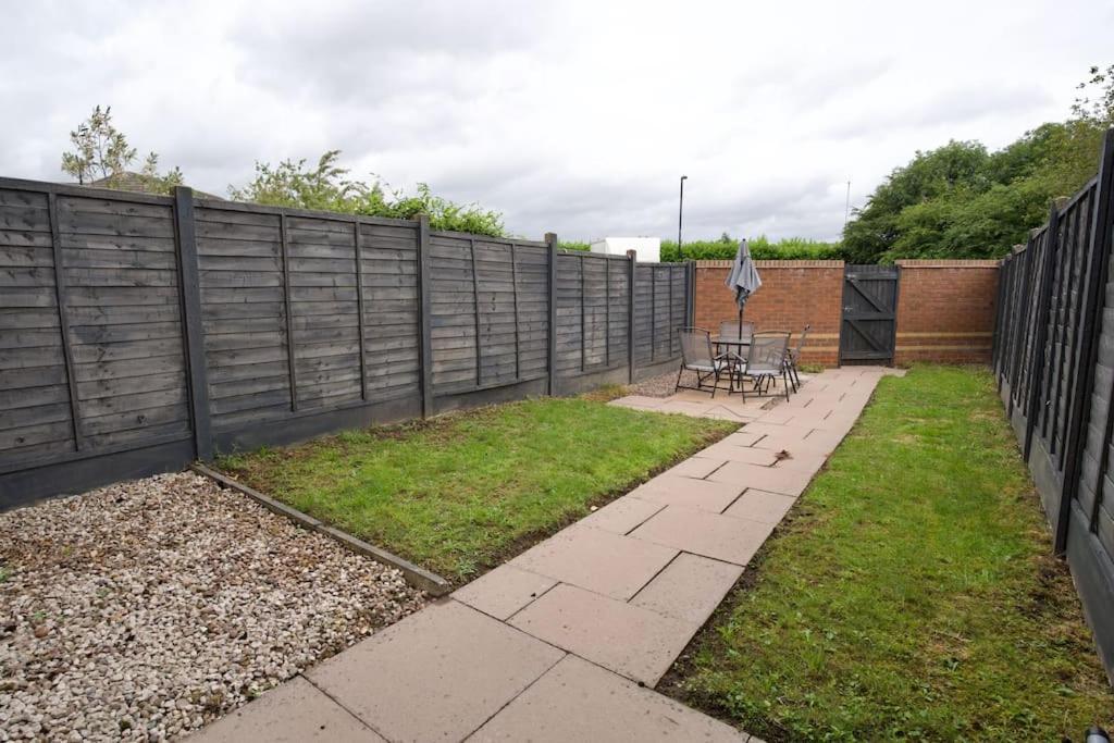 Villa Highley'S Nest - Fully Furnished Gem, Free Private Parking, Sky Tv & Netflix Coventry Esterno foto